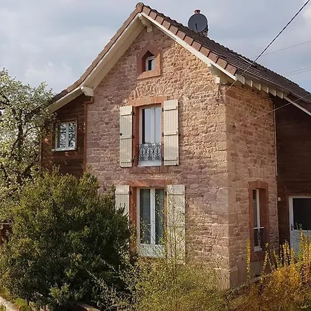 Prázdninový dům La Ruine 4* , 12 Personnes, Avec Et Piscine .