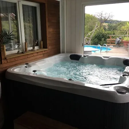 Prázdninový dům La Ruine 4* , 12 Personnes, Avec Et Piscine .