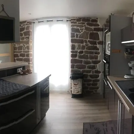 La Ruine 4* , 12 Personnes, Avec Et Piscine . Prázdninový dům *